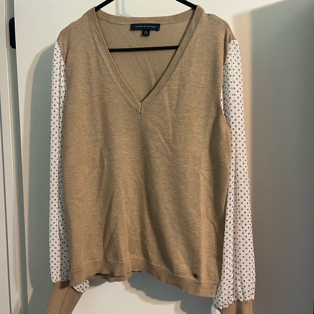 Tommy Hilfiger cream and white sweater/blouse and size XL.